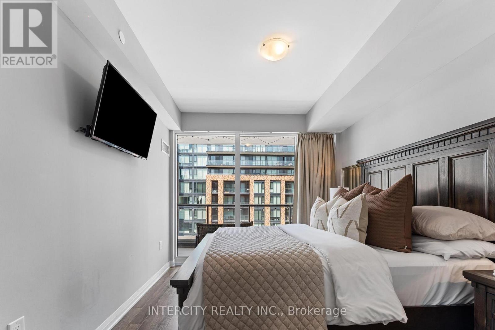 Photo 18 of 627 99 Eagle Rock Way, Vaughan ON