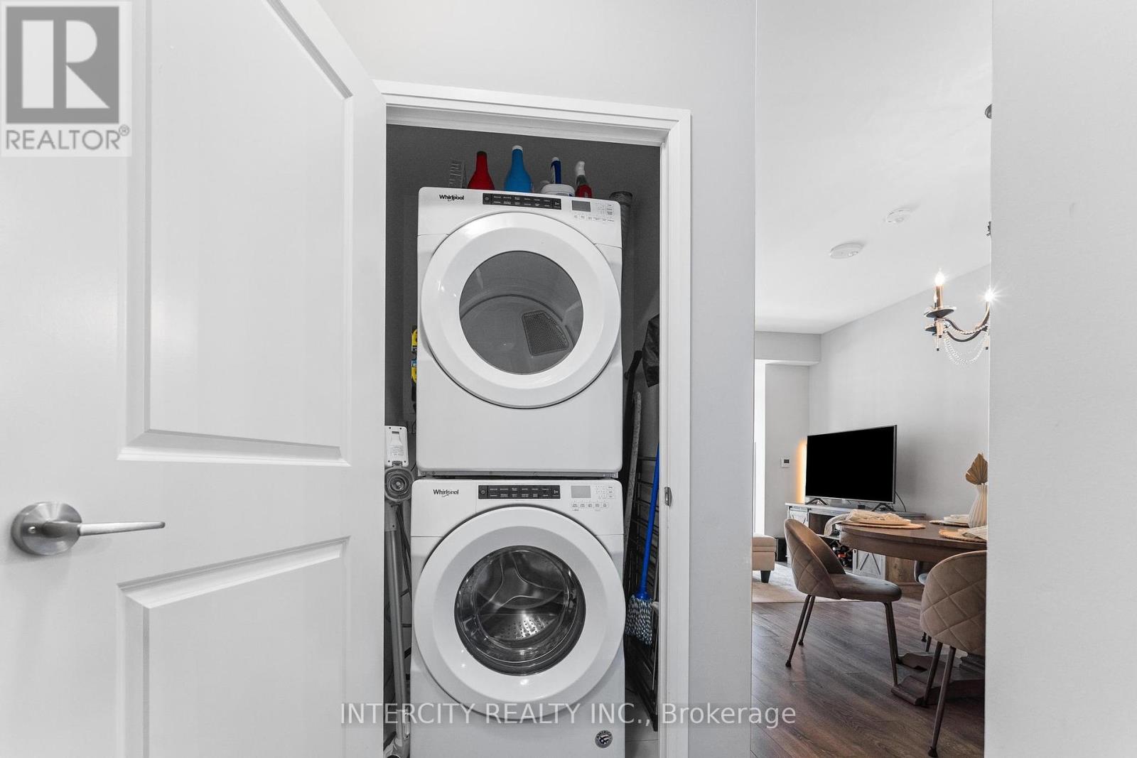 Photo 15 of 627 99 Eagle Rock Way, Vaughan ON