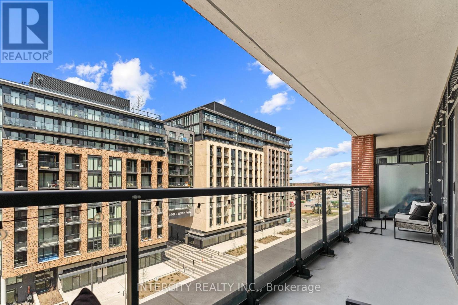 Photo 12 of 627 99 Eagle Rock Way, Vaughan ON