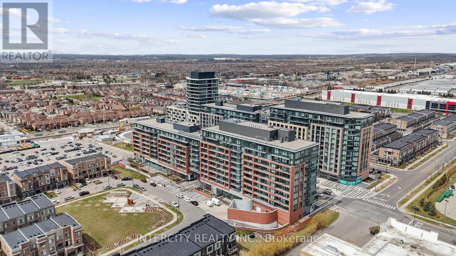 Photo 13 of 627 99 Eagle Rock Way, Vaughan ON