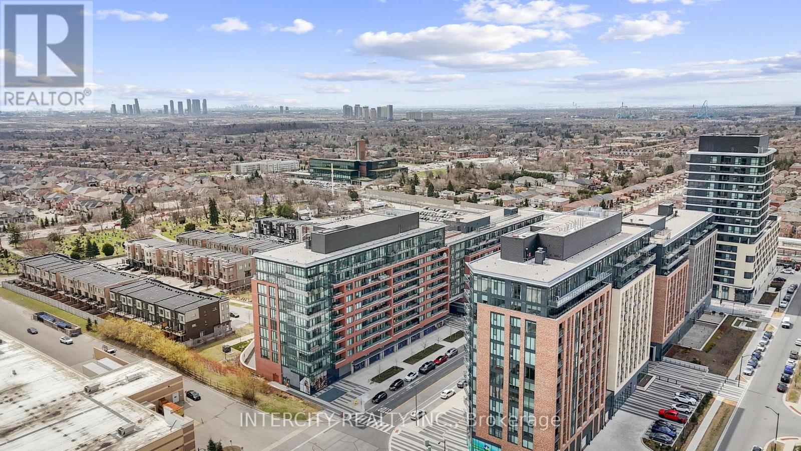 Photo 21 of 627 99 Eagle Rock Way, Vaughan ON