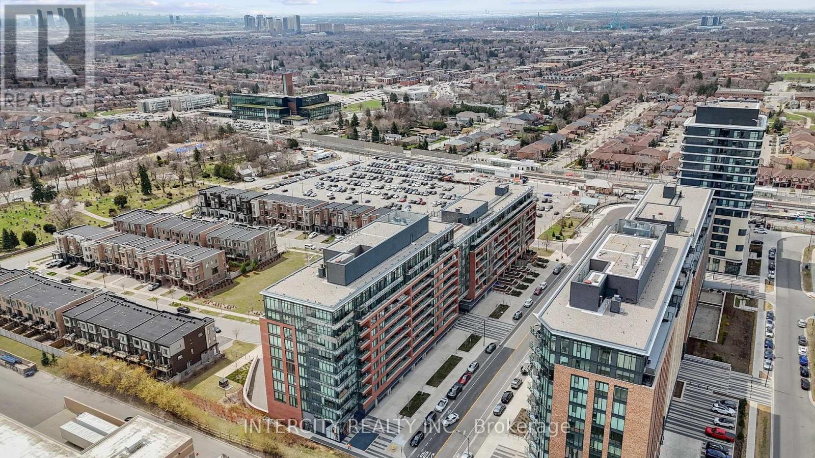 Photo 32 of 627 99 Eagle Rock Way, Vaughan ON