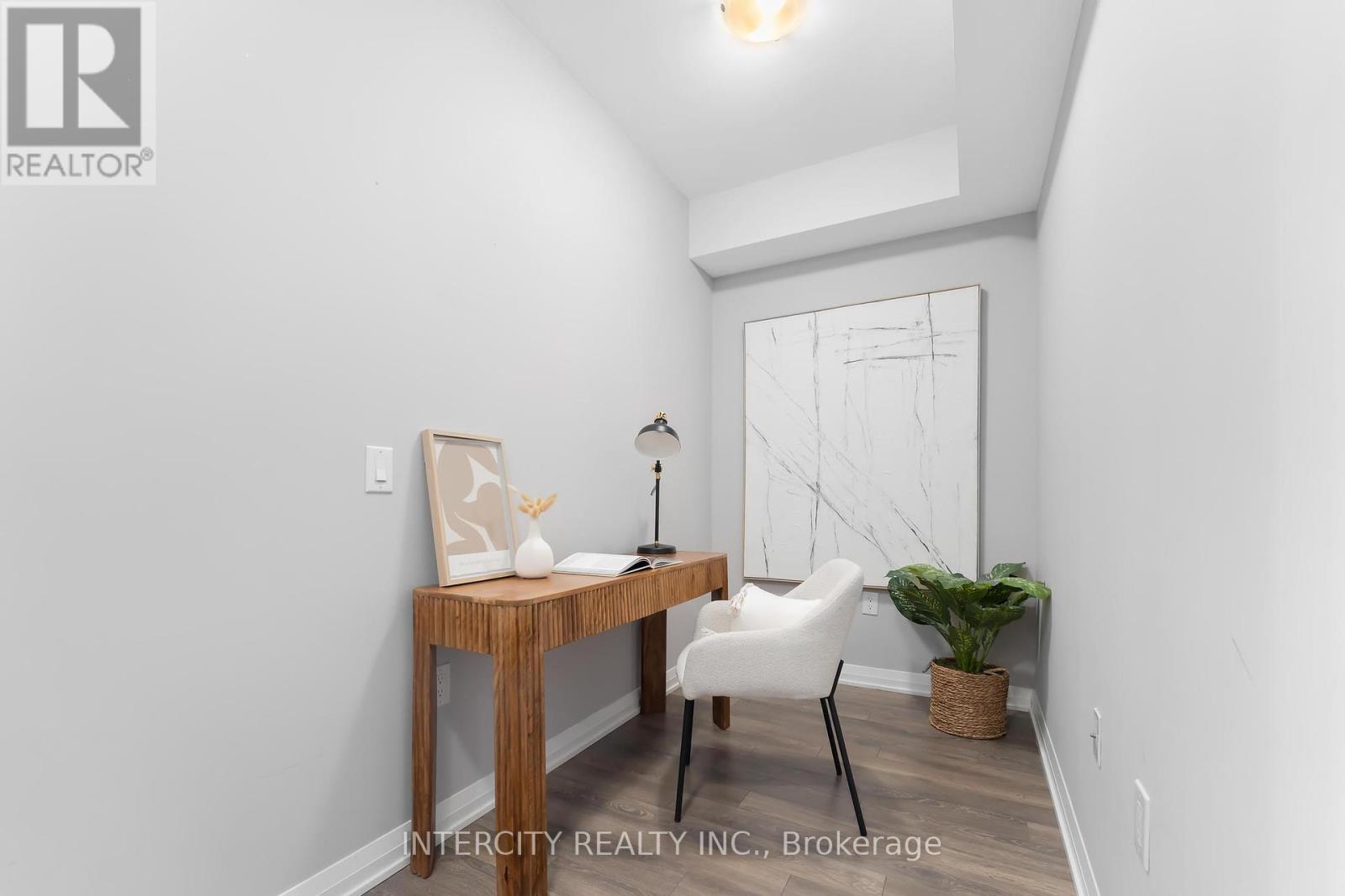 Photo 26 of 627 99 Eagle Rock Way, Vaughan ON
