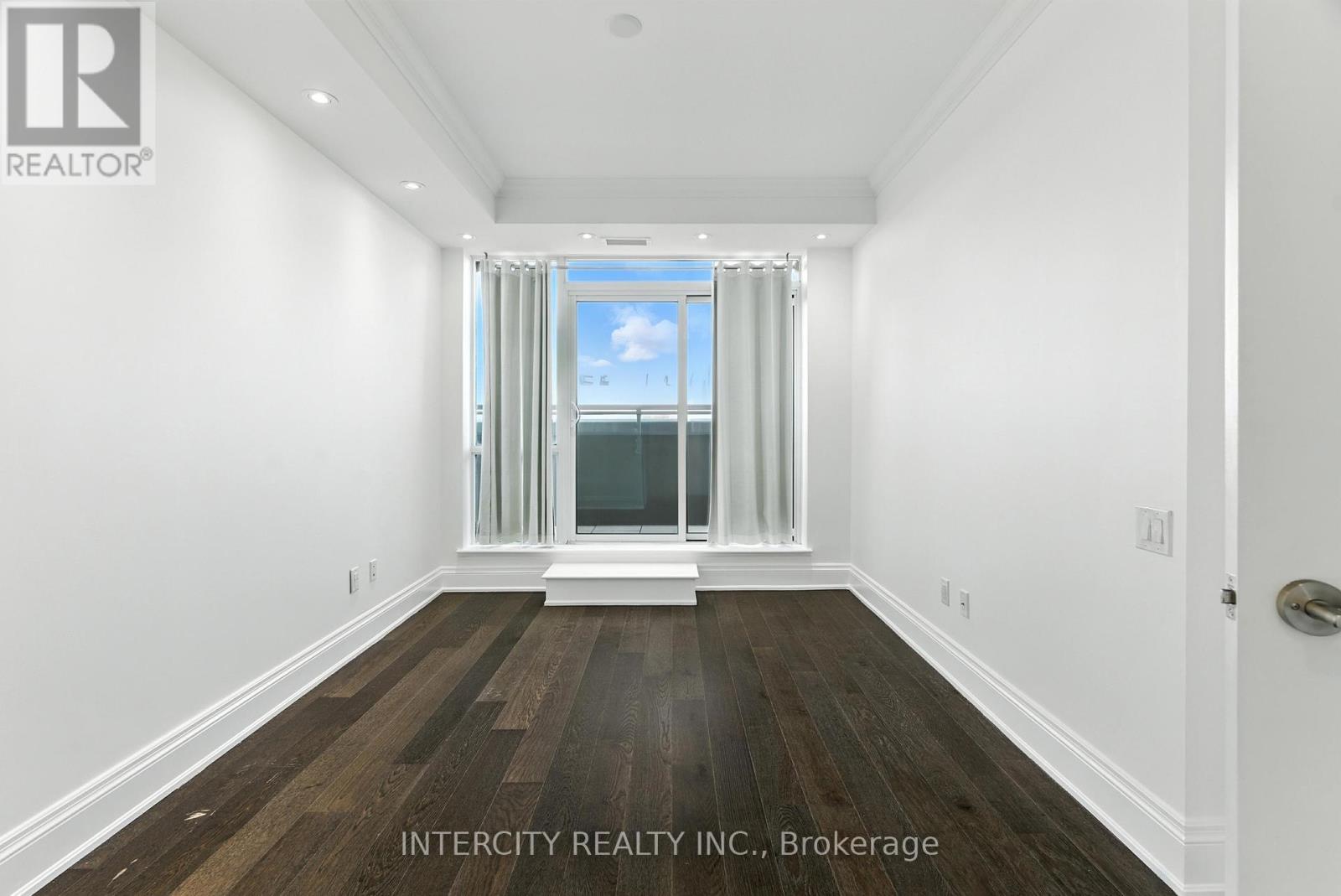 Photo 13 of Ph 15 7608 Yonge Street, Vaughan ON