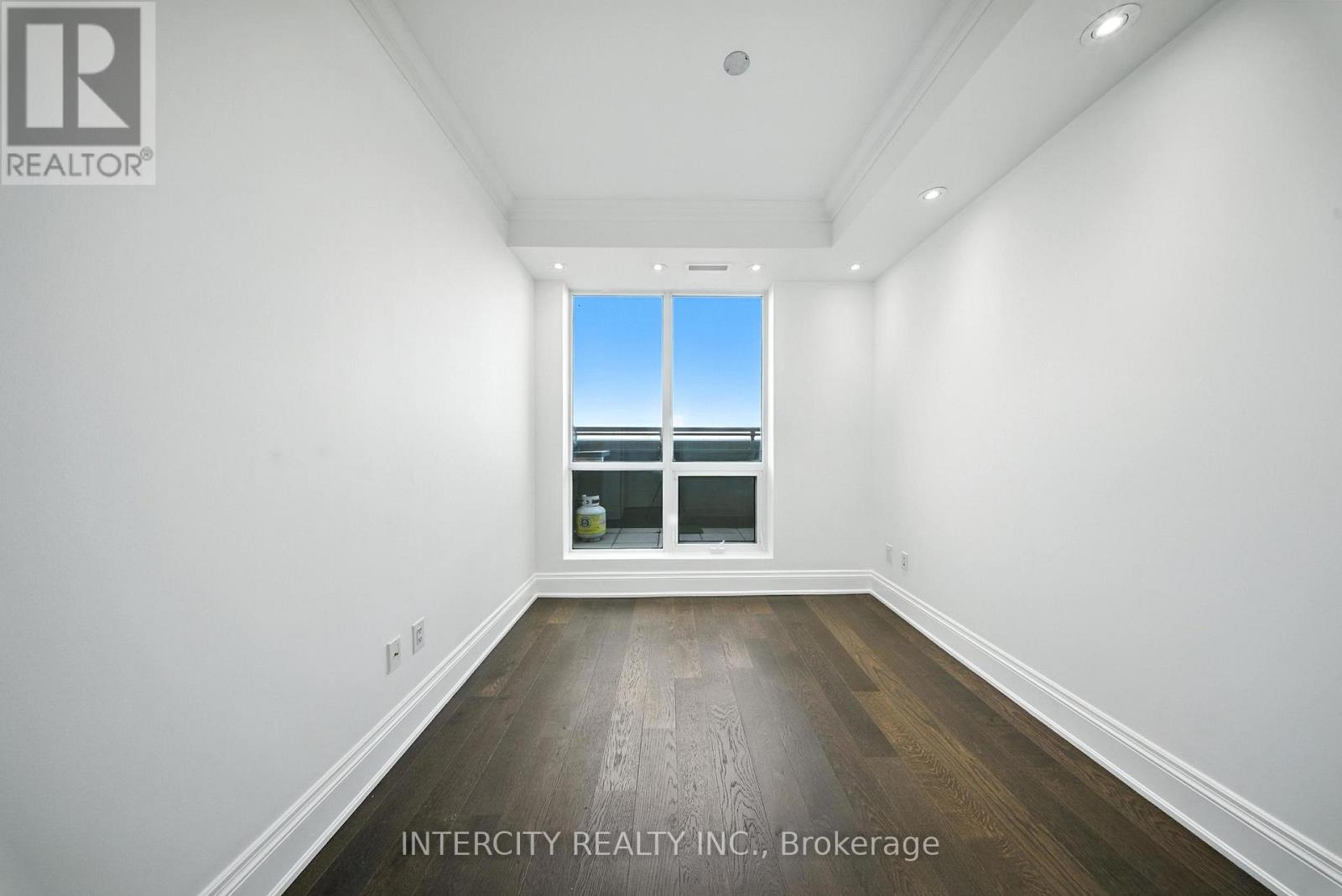 Photo 32 of Ph 15 7608 Yonge Street, Vaughan ON