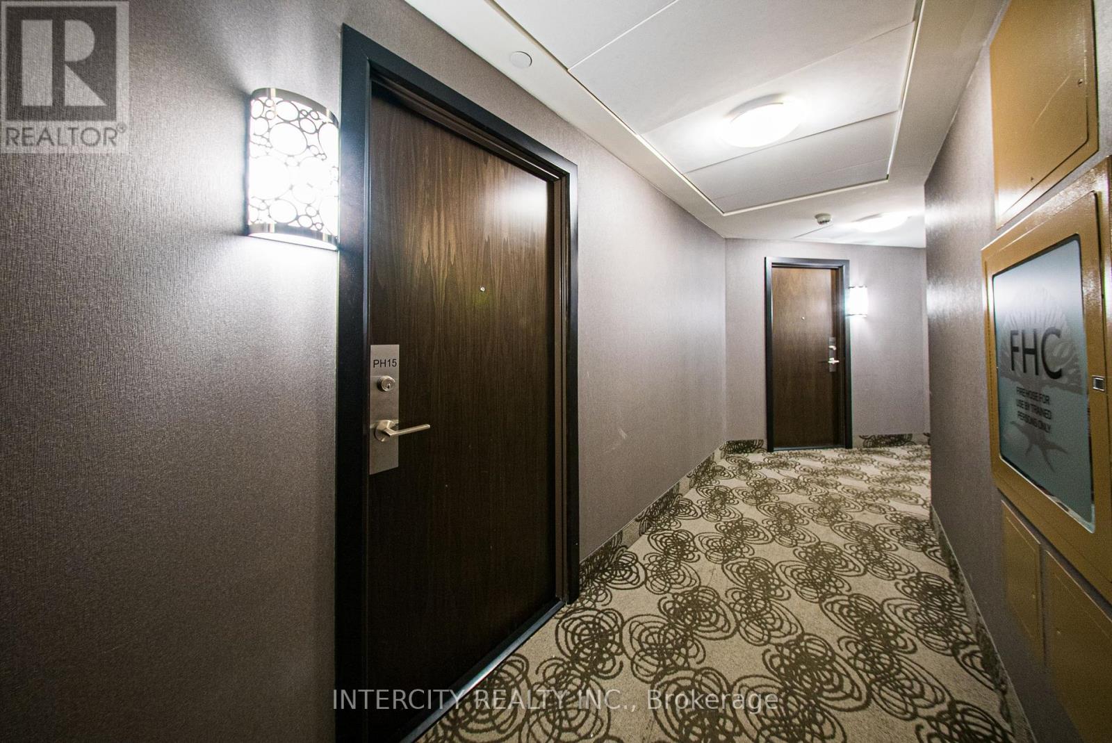 Photo 16 of Ph 15 7608 Yonge Street, Vaughan ON