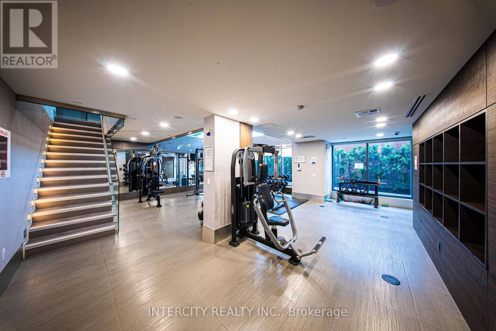 Photo 15 of Ph 15 7608 Yonge Street, Vaughan ON