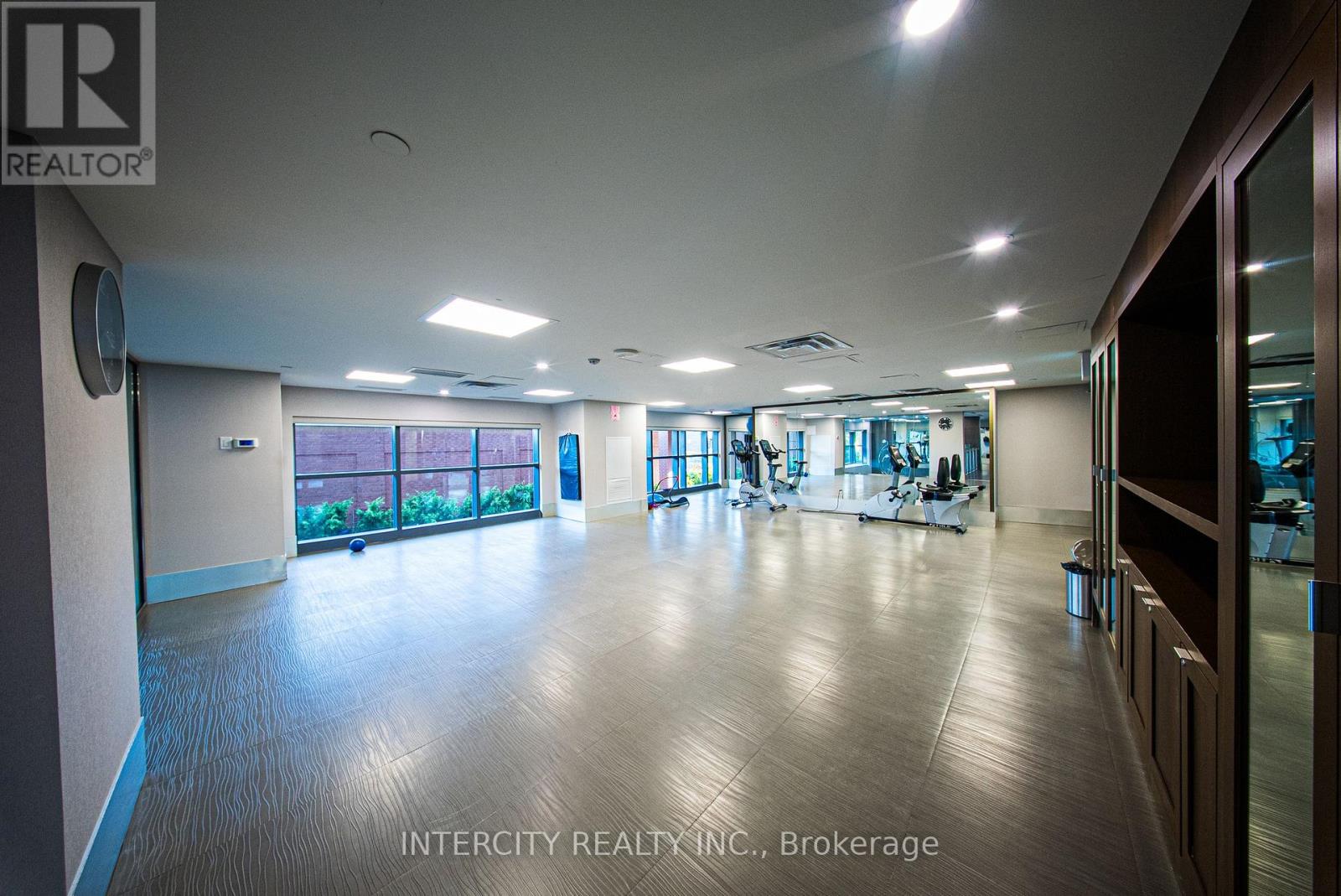 Photo 19 of Ph 15 7608 Yonge Street, Vaughan ON