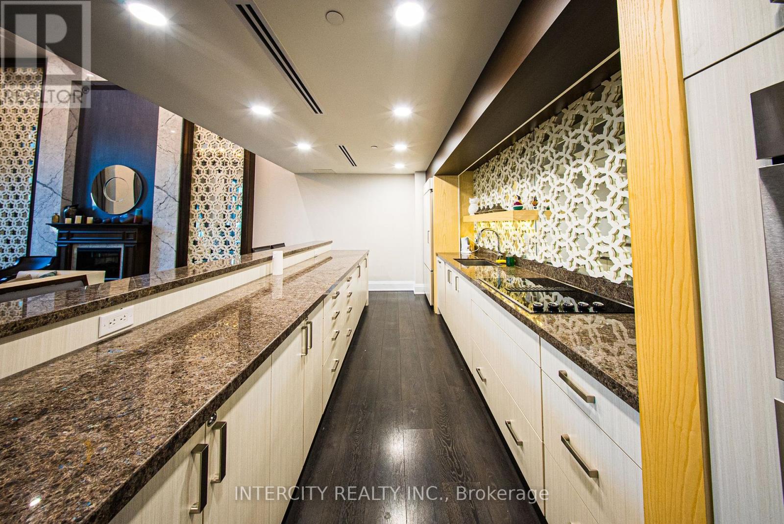 Photo 27 of Ph 15 7608 Yonge Street, Vaughan ON