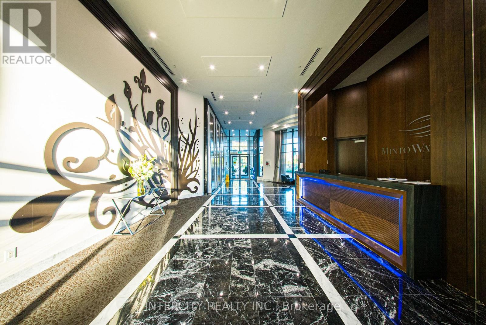 Photo 9 of Ph 15 7608 Yonge Street, Vaughan ON