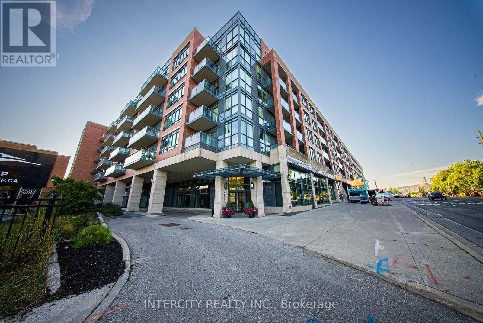 Photo 23 of Ph 15 7608 Yonge Street, Vaughan ON