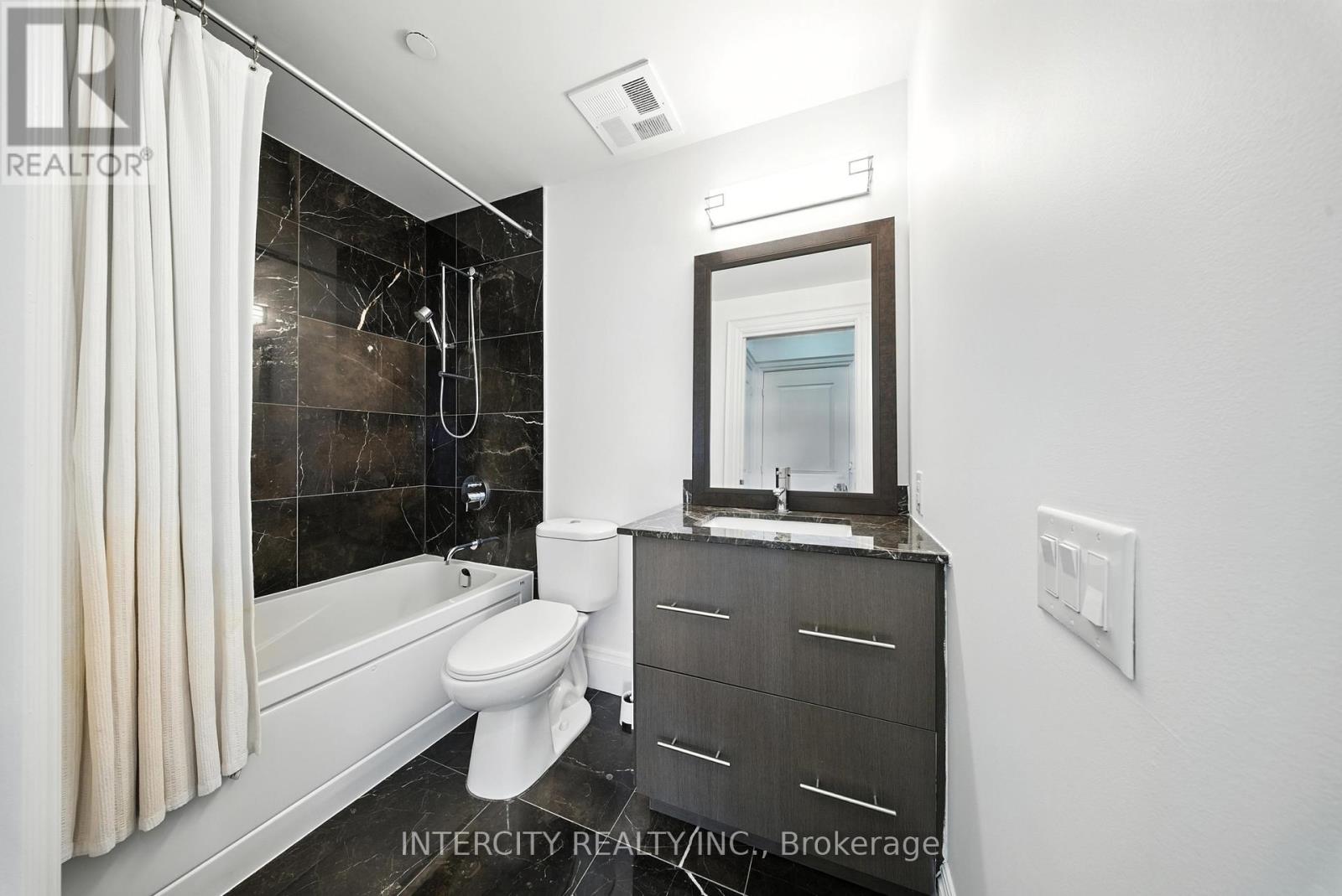 Photo 28 of Ph 15 7608 Yonge Street, Vaughan ON