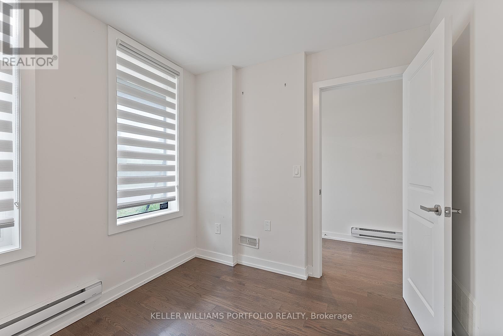 Photo 28 of 32 Troon Avenue, Vaughan ON