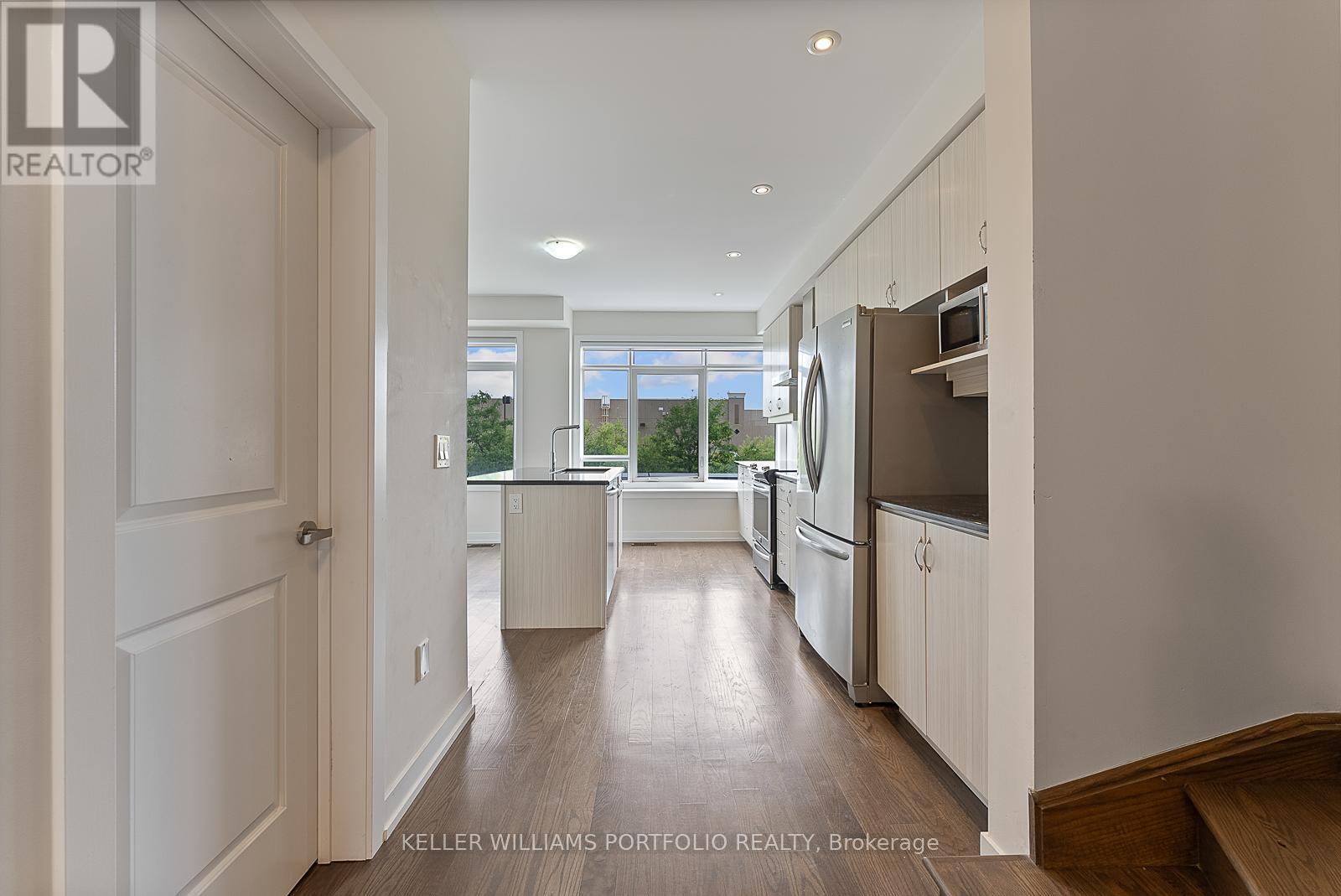 Photo 23 of 32 Troon Avenue, Vaughan ON