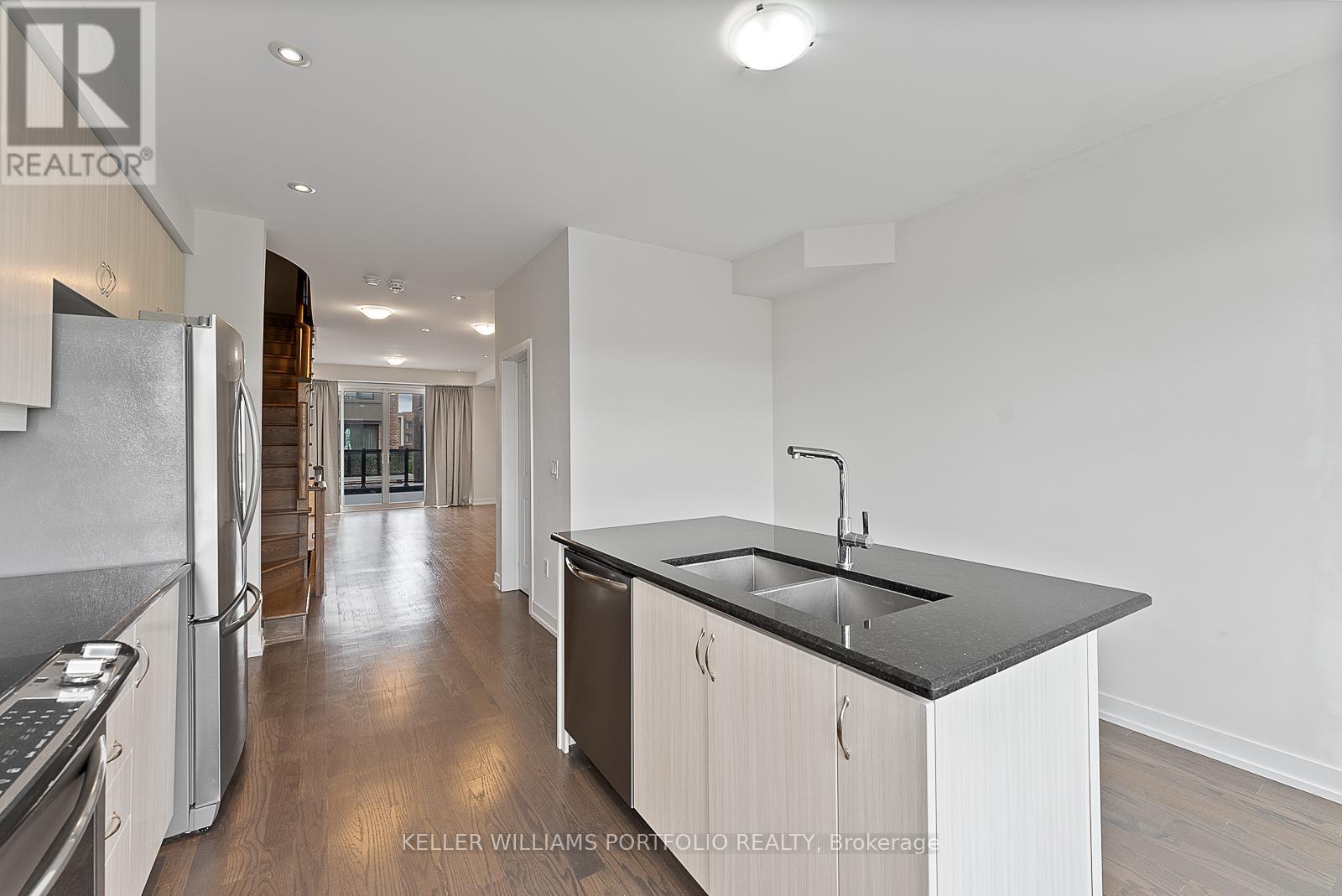 Photo 48 of 32 Troon Avenue, Vaughan ON