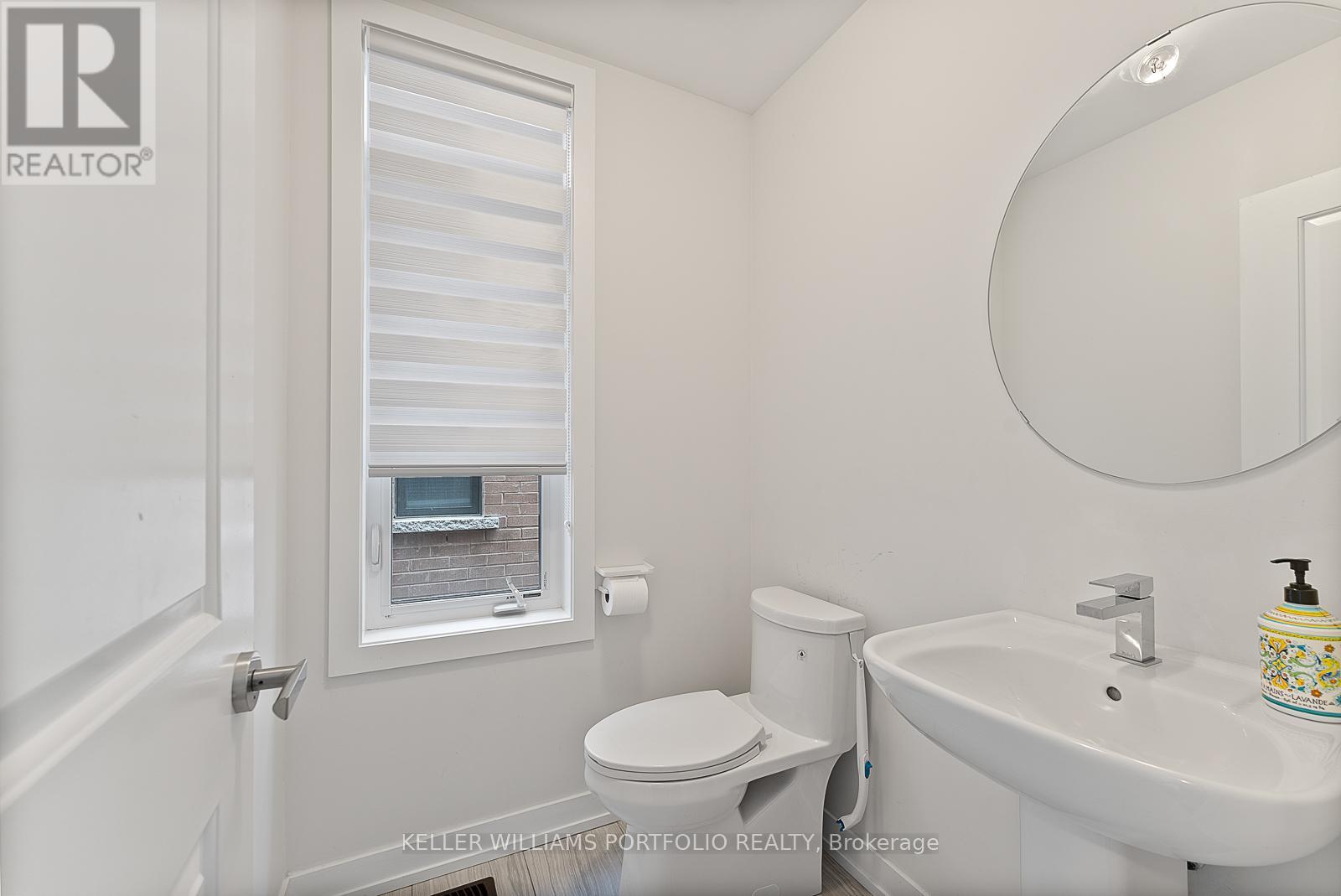 Photo 43 of 32 Troon Avenue, Vaughan ON