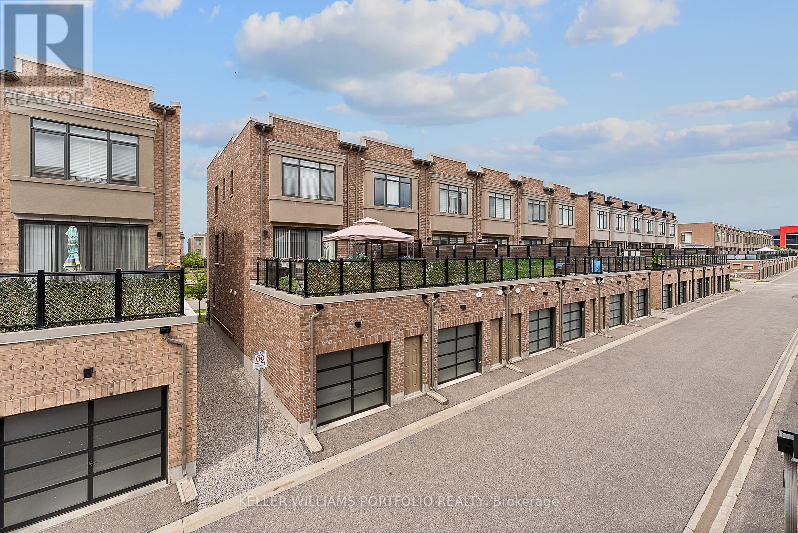 Photo 6 of 32 Troon Avenue, Vaughan ON
