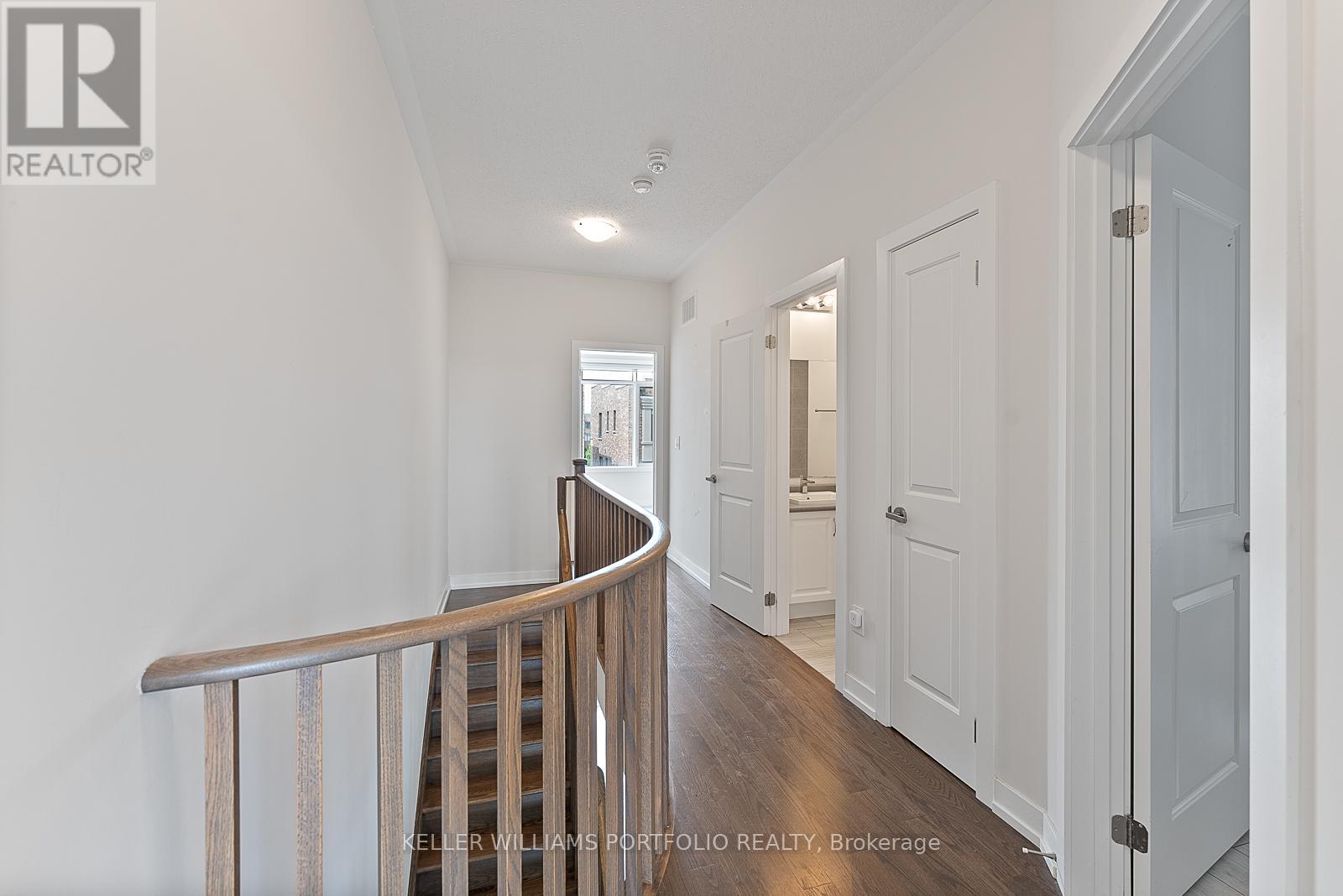Photo 4 of 32 Troon Avenue, Vaughan ON