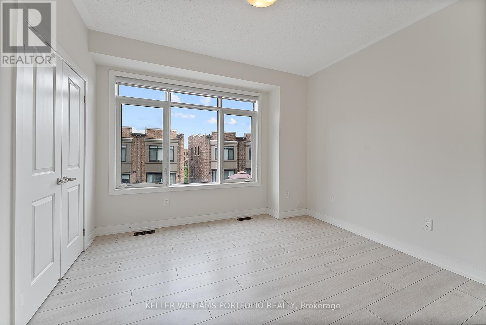 Photo 32 of 32 Troon Avenue, Vaughan ON