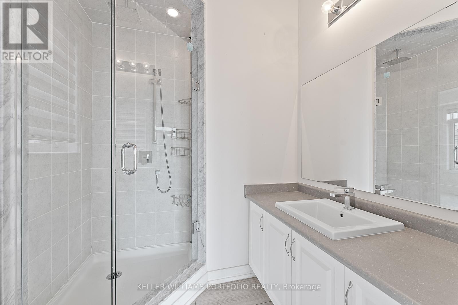Photo 18 of 32 Troon Avenue, Vaughan ON