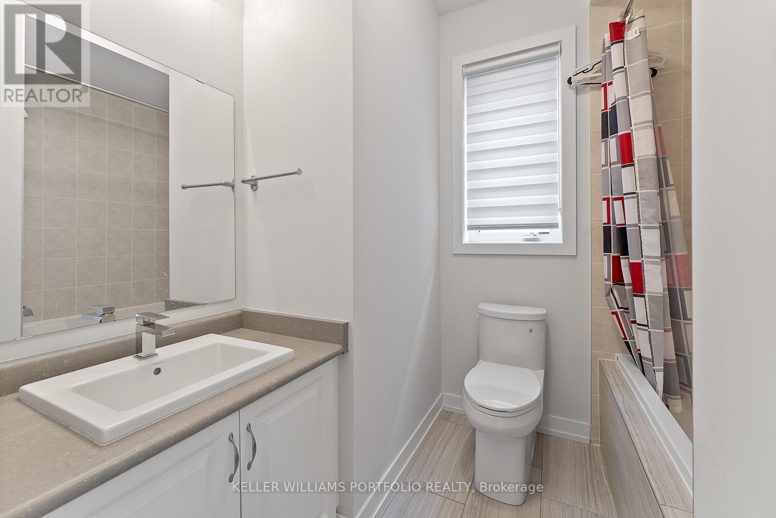 Photo 24 of 32 Troon Avenue, Vaughan ON