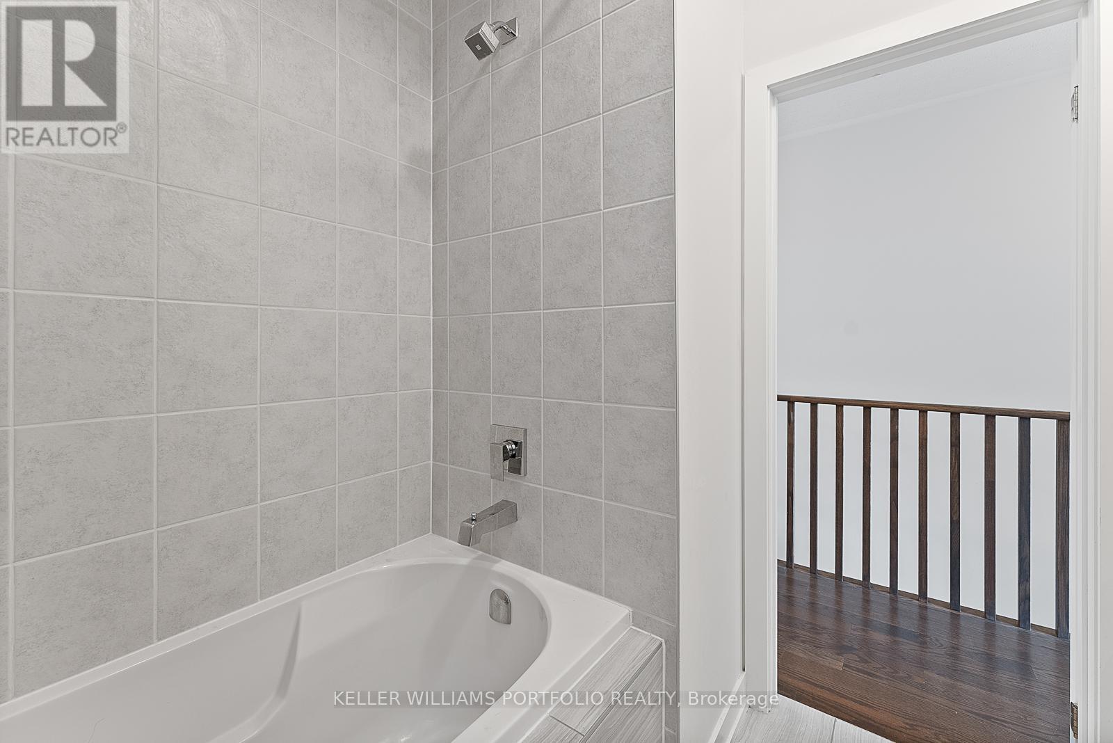 Photo 20 of 32 Troon Avenue, Vaughan ON
