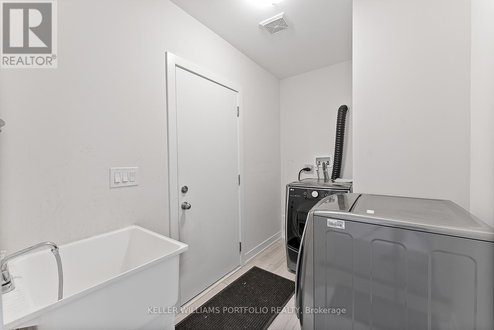 Photo 37 of 32 Troon Avenue, Vaughan ON