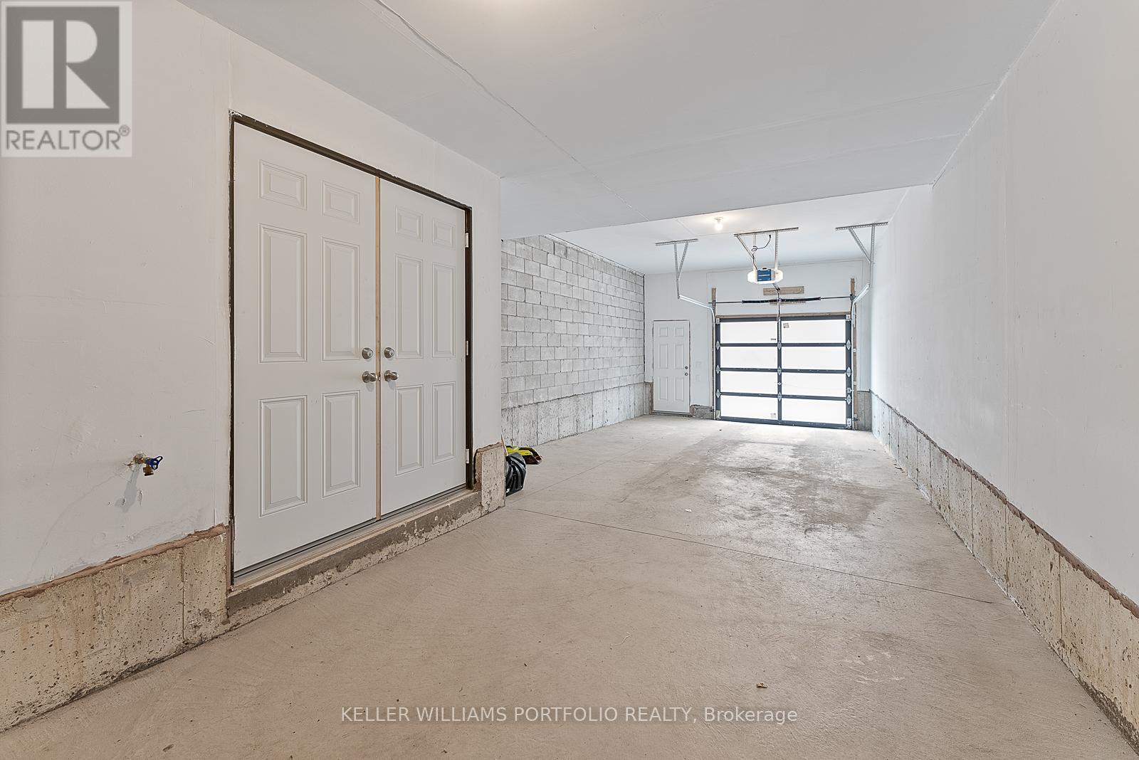 Photo 33 of 32 Troon Avenue, Vaughan ON