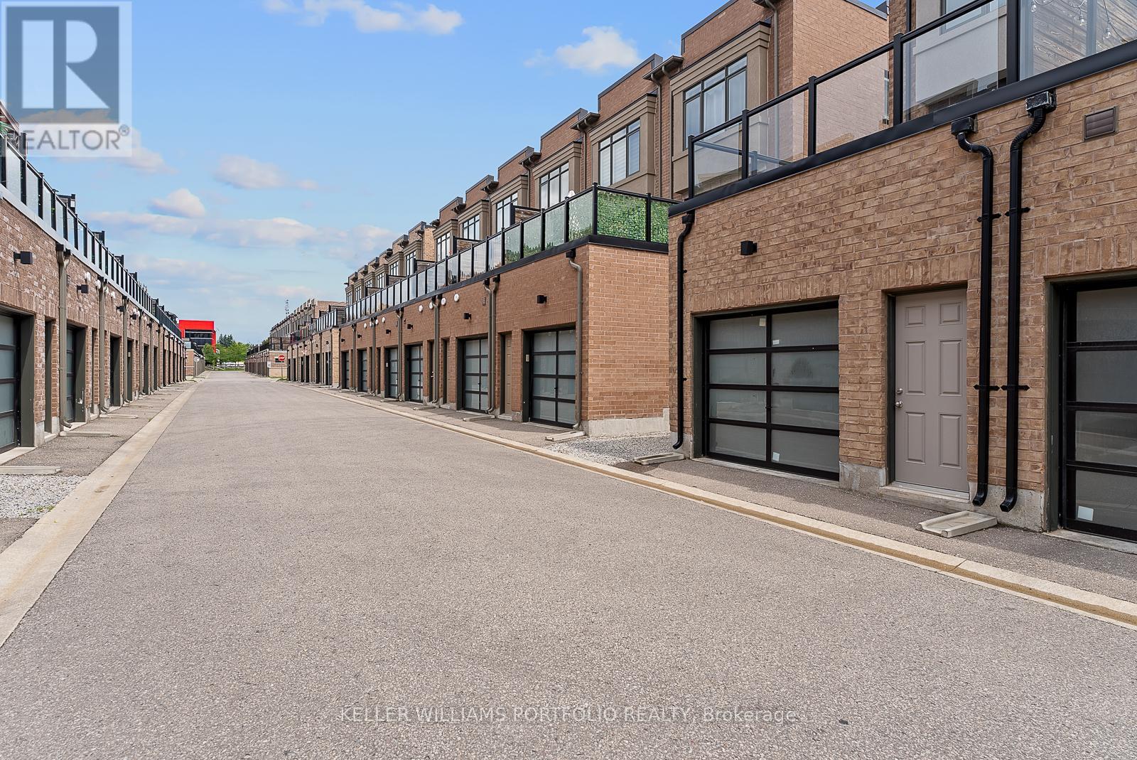 Photo 26 of 32 Troon Avenue, Vaughan ON