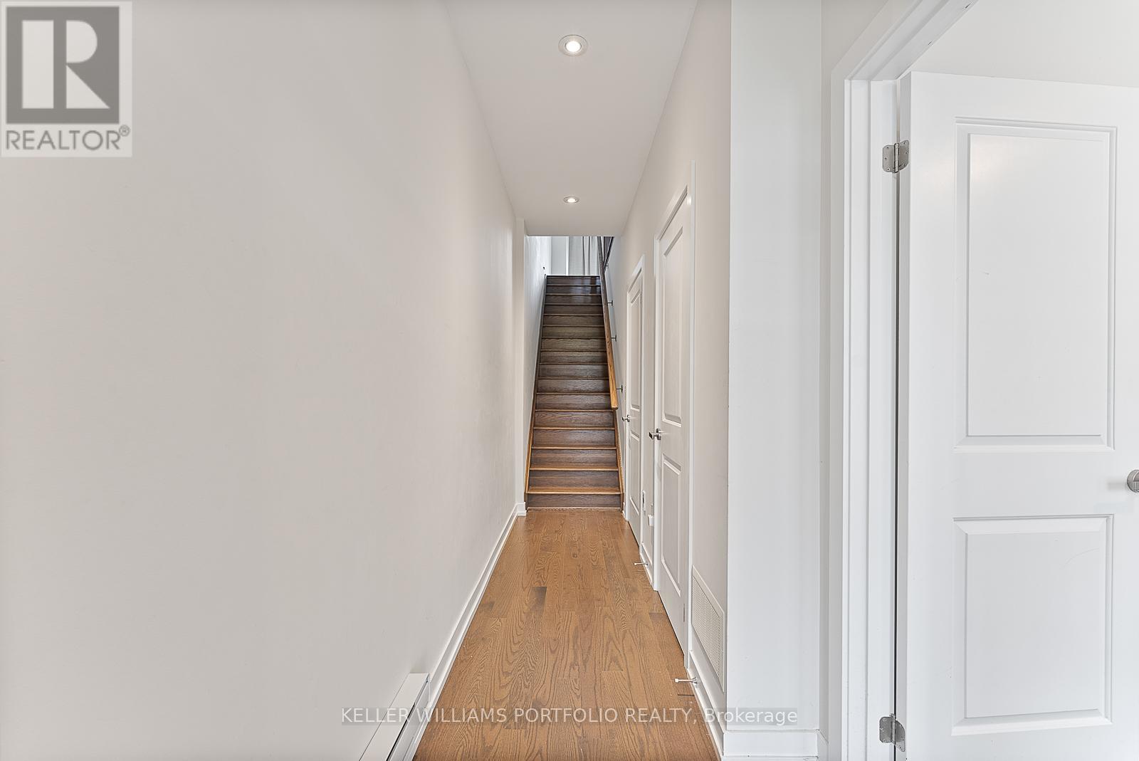 Photo 45 of 32 Troon Avenue, Vaughan ON