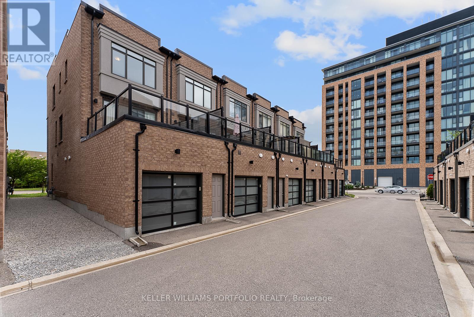 Photo 44 of 32 Troon Avenue, Vaughan ON