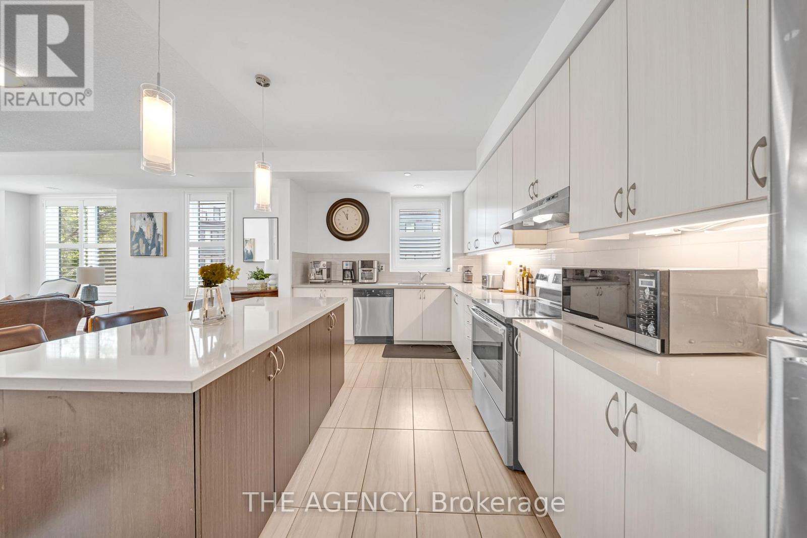 Photo 11 of 10 2212 Bromsgrove Road, Mississauga ON