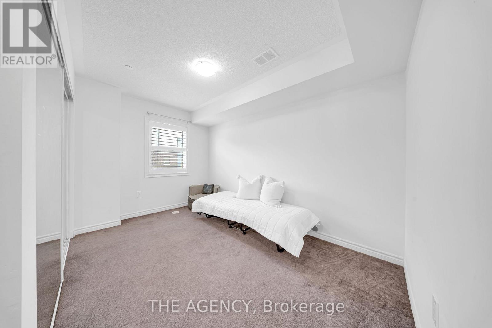 Photo 15 of 10 2212 Bromsgrove Road, Mississauga ON