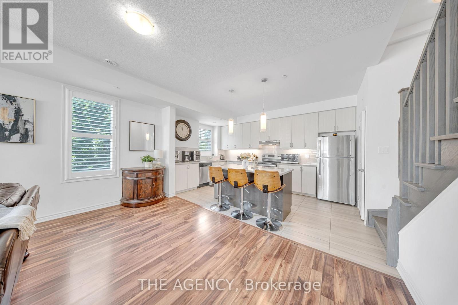 Photo 6 of 10 2212 Bromsgrove Road, Mississauga ON