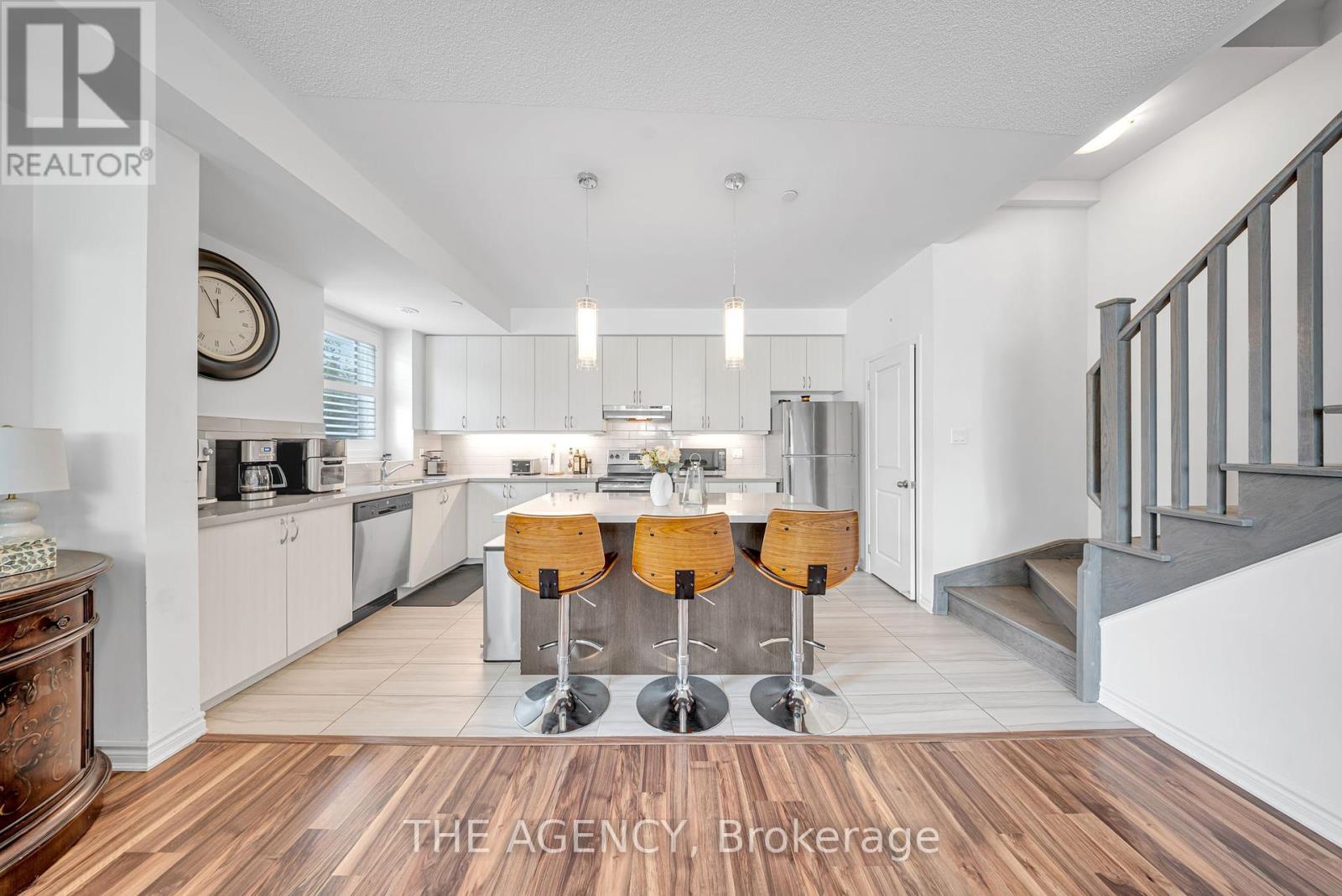 Photo 7 of 10 2212 Bromsgrove Road, Mississauga ON