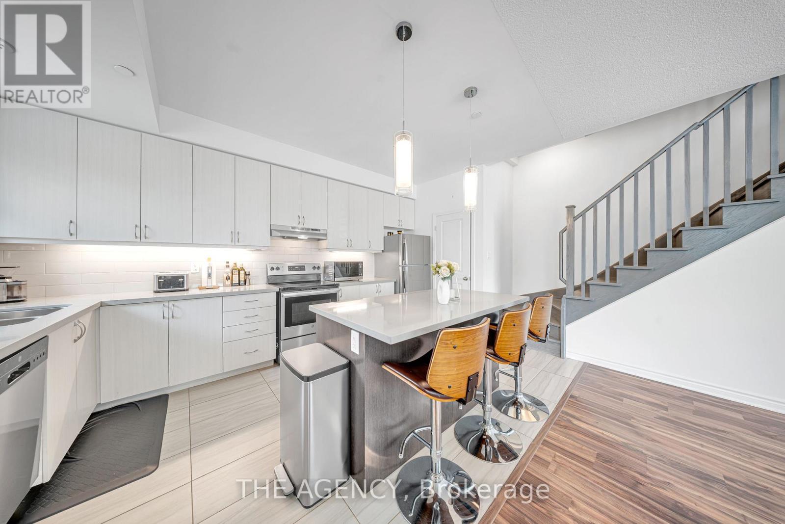 Photo 8 of 10 2212 Bromsgrove Road, Mississauga ON