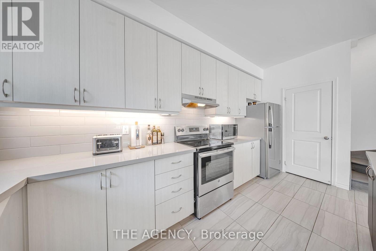 Photo 9 of 10 2212 Bromsgrove Road, Mississauga ON