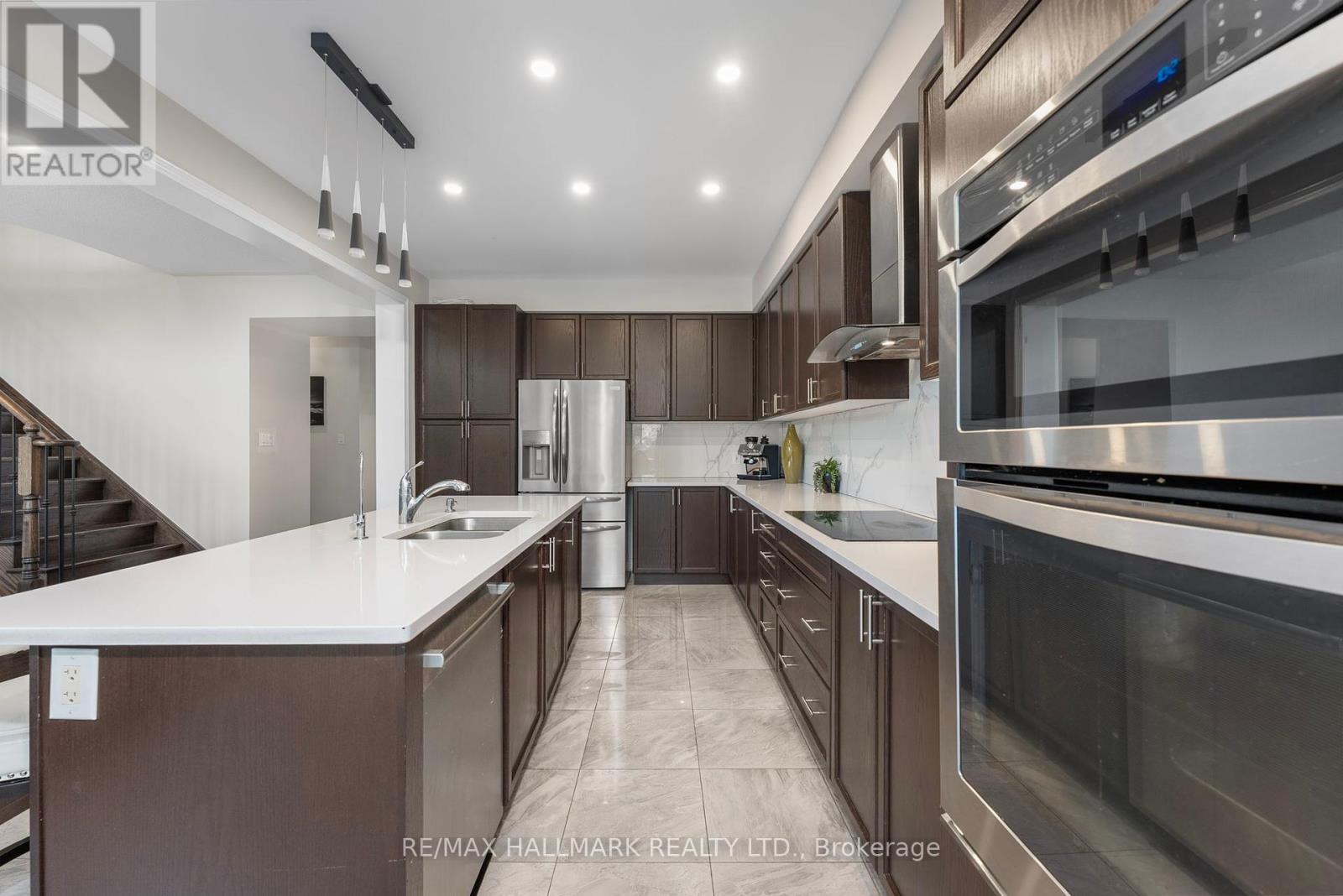 Photo 11 of 262 Elbern Markell Drive, Brampton ON