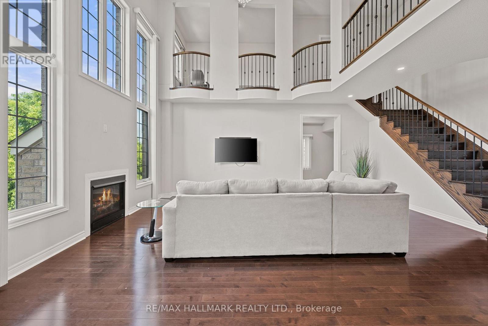 Photo 14 of 262 Elbern Markell Drive, Brampton ON