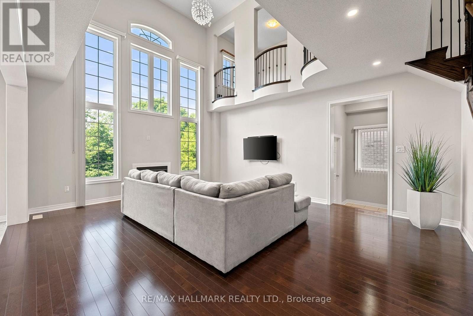 Photo 15 of 262 Elbern Markell Drive, Brampton ON