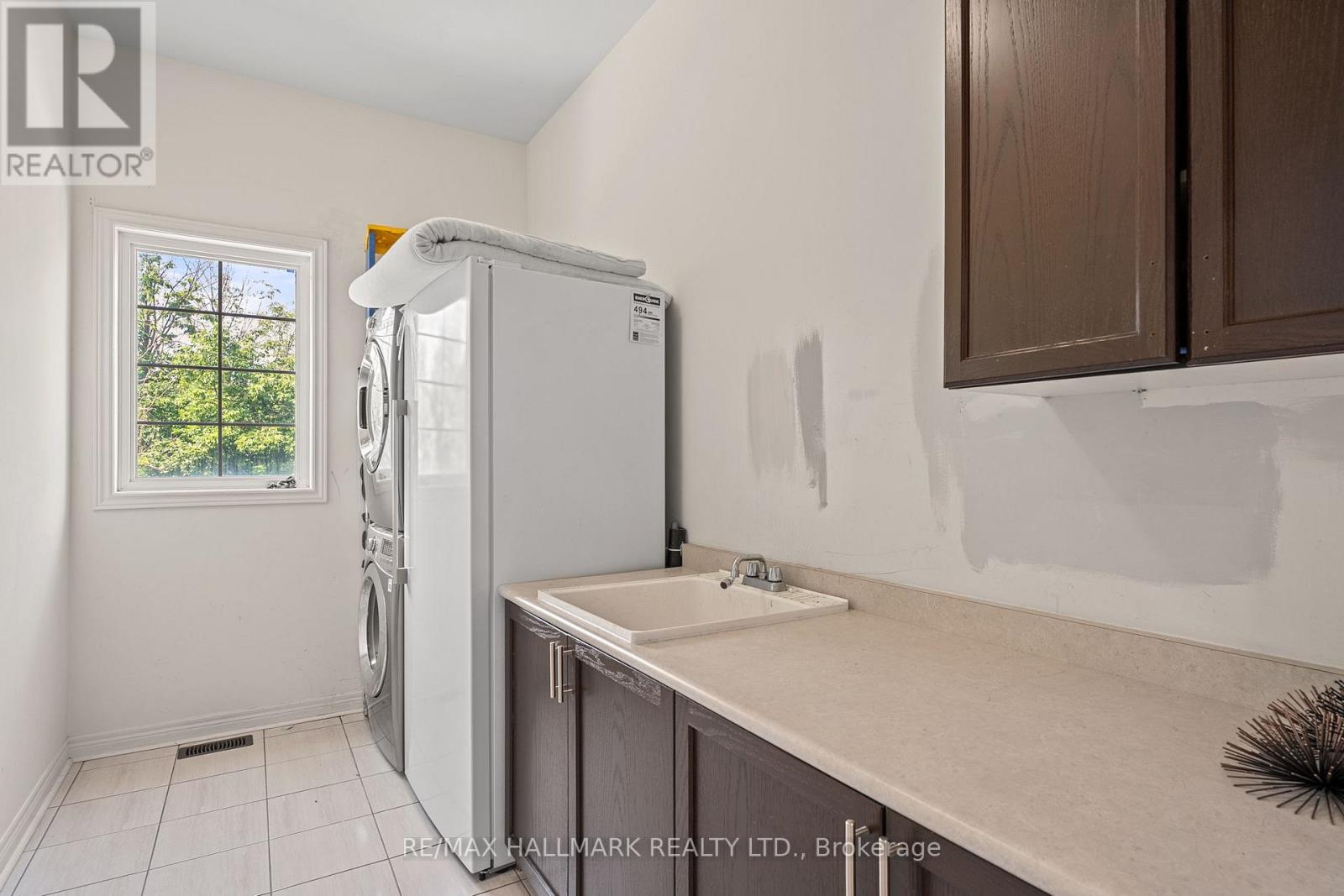 Photo 18 of 262 Elbern Markell Drive, Brampton ON
