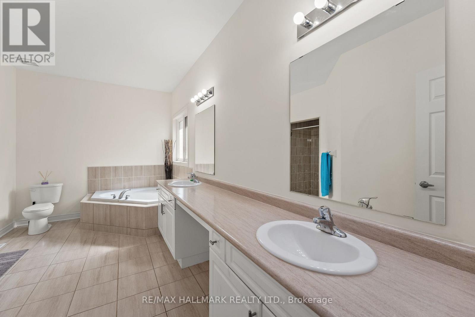 Photo 23 of 262 Elbern Markell Drive, Brampton ON