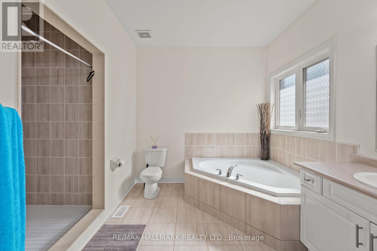 Photo 24 of 262 Elbern Markell Drive, Brampton ON