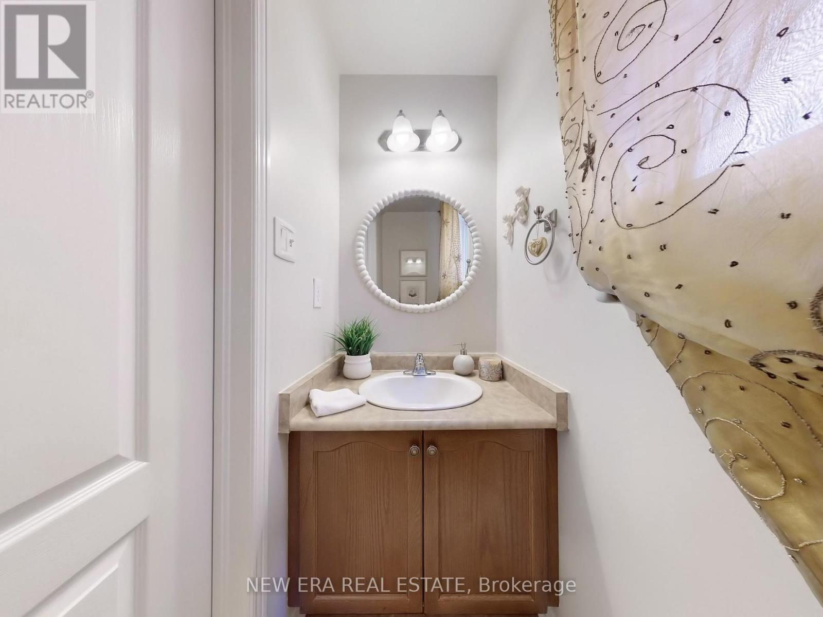 Photo 8 of 16 7360 Zinnia Place, Mississauga ON
