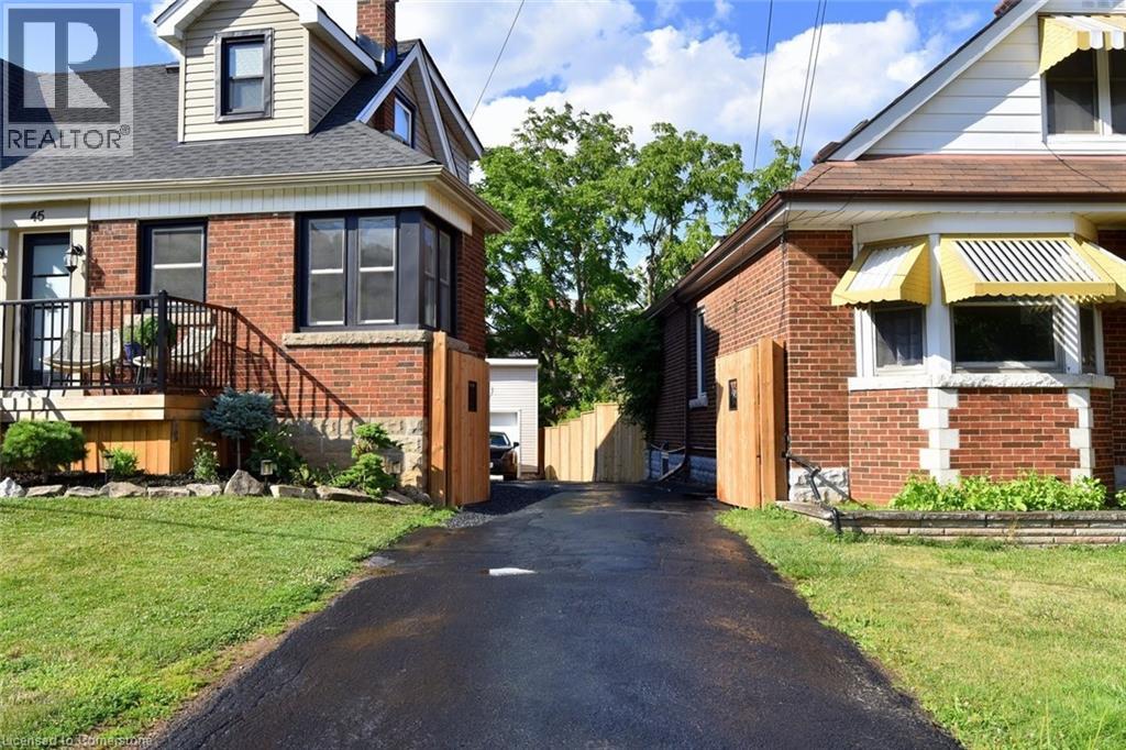 Photo 3 of 45 Dunkirk Drive, Hamilton ON