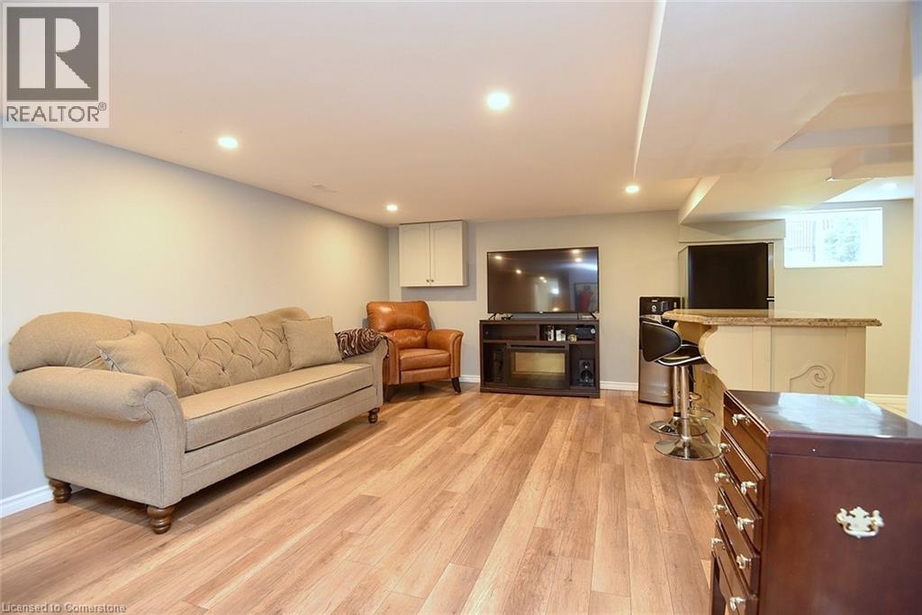 Photo 15 of 45 Dunkirk Drive, Hamilton ON
