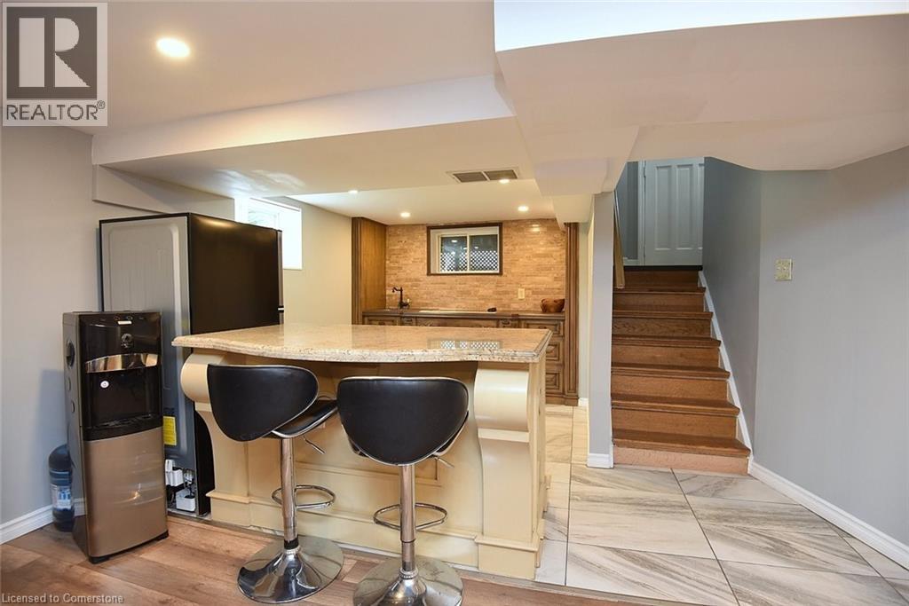 Photo 5 of 45 Dunkirk Drive, Hamilton ON