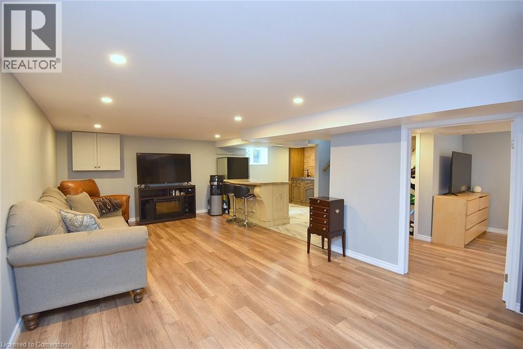 Photo 31 of 45 Dunkirk Drive, Hamilton ON