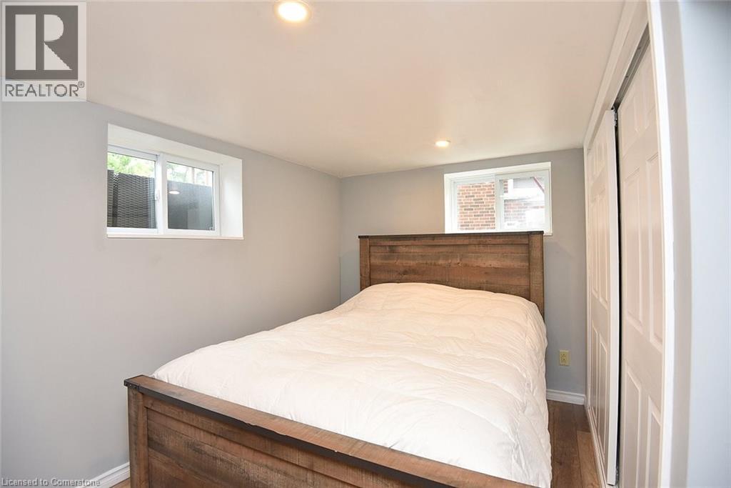 Photo 19 of 45 Dunkirk Drive, Hamilton ON