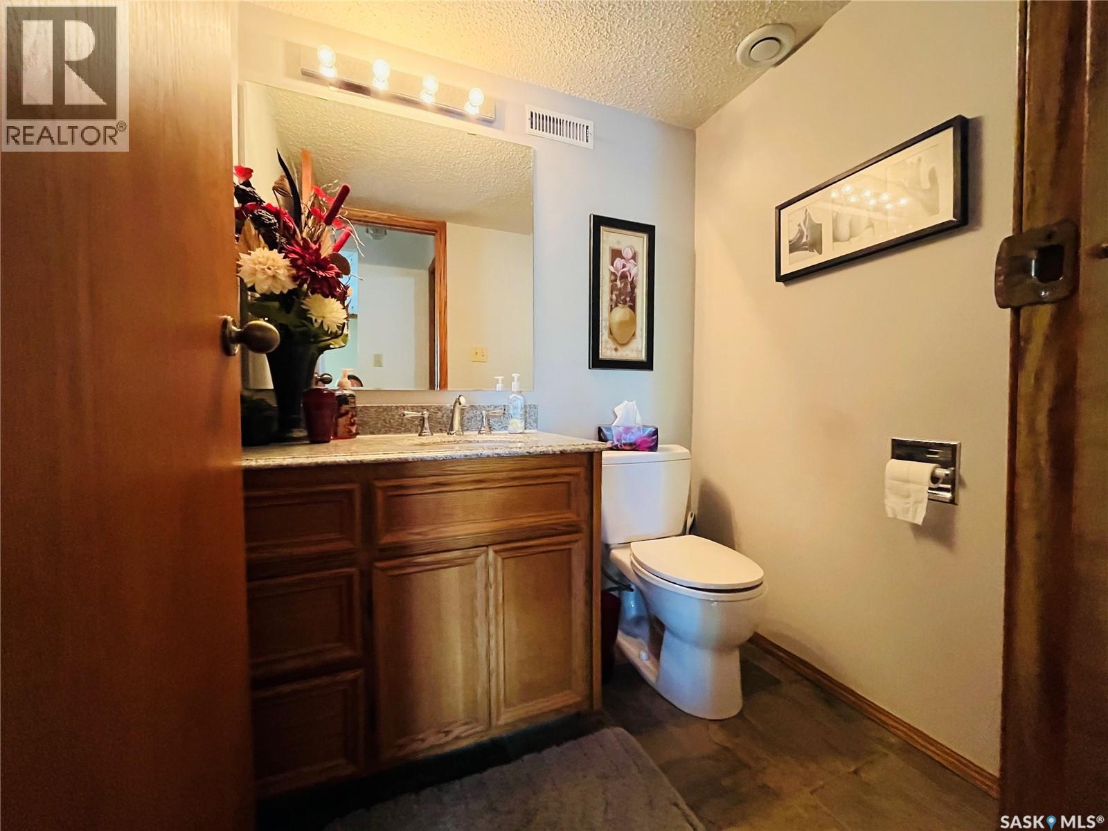 Photo 11 of 330 Cowie Crescent, Swift Current SK